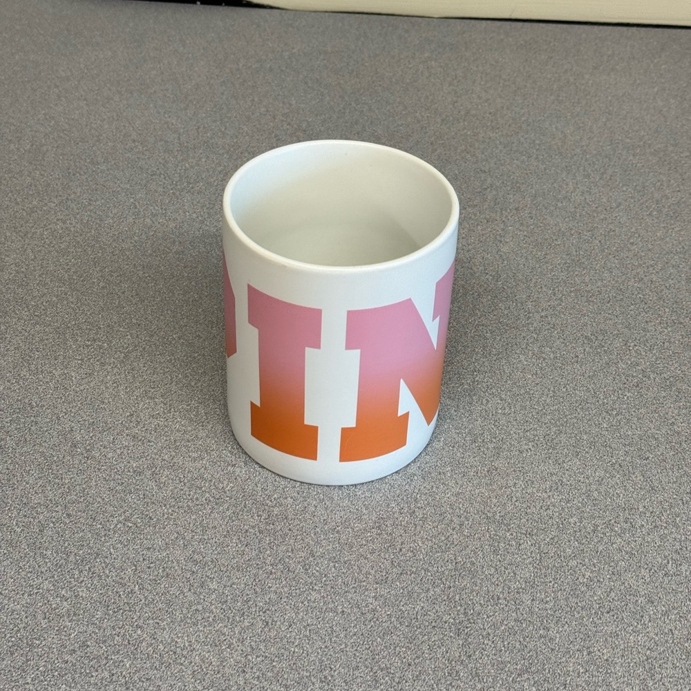 Vs pink mug used has to circle nics on handle.